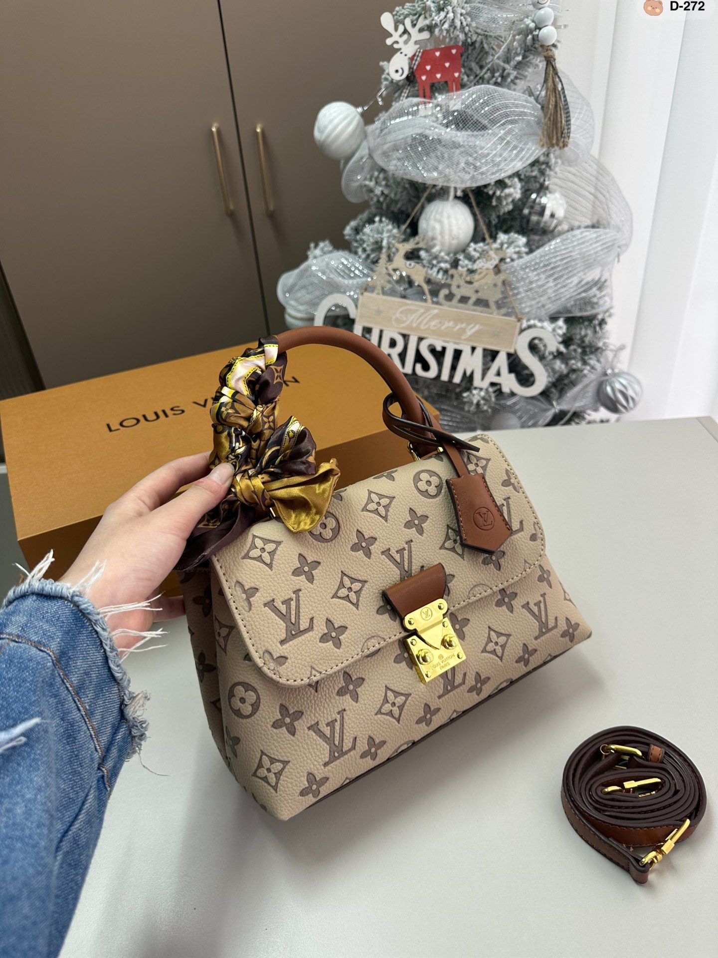 Louis madeleine bb bag size : 24*8*16 cm - Top Club