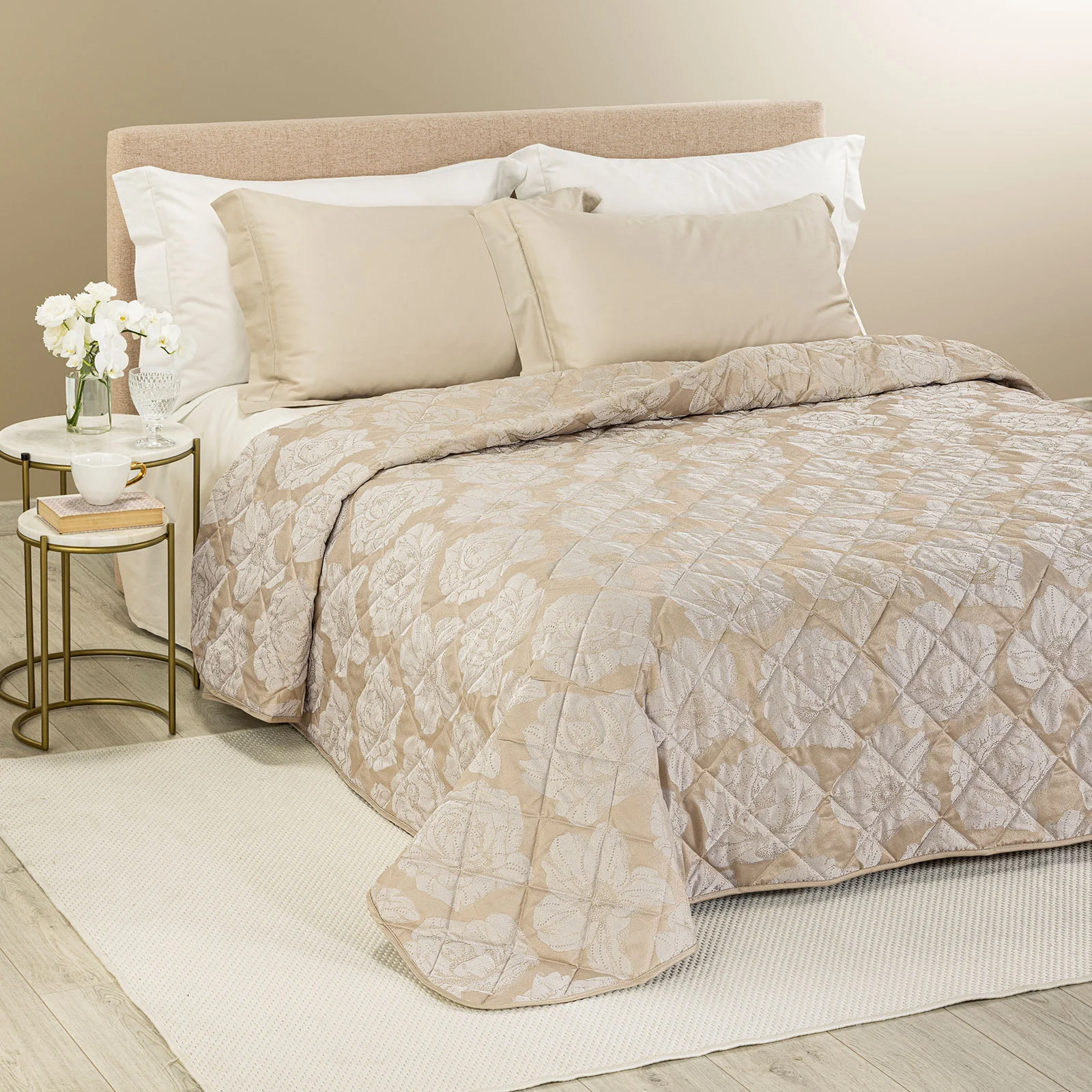Copriletto Trapuntato In Raso Jacquard Flory Matrimoniale Naturale Dreaming