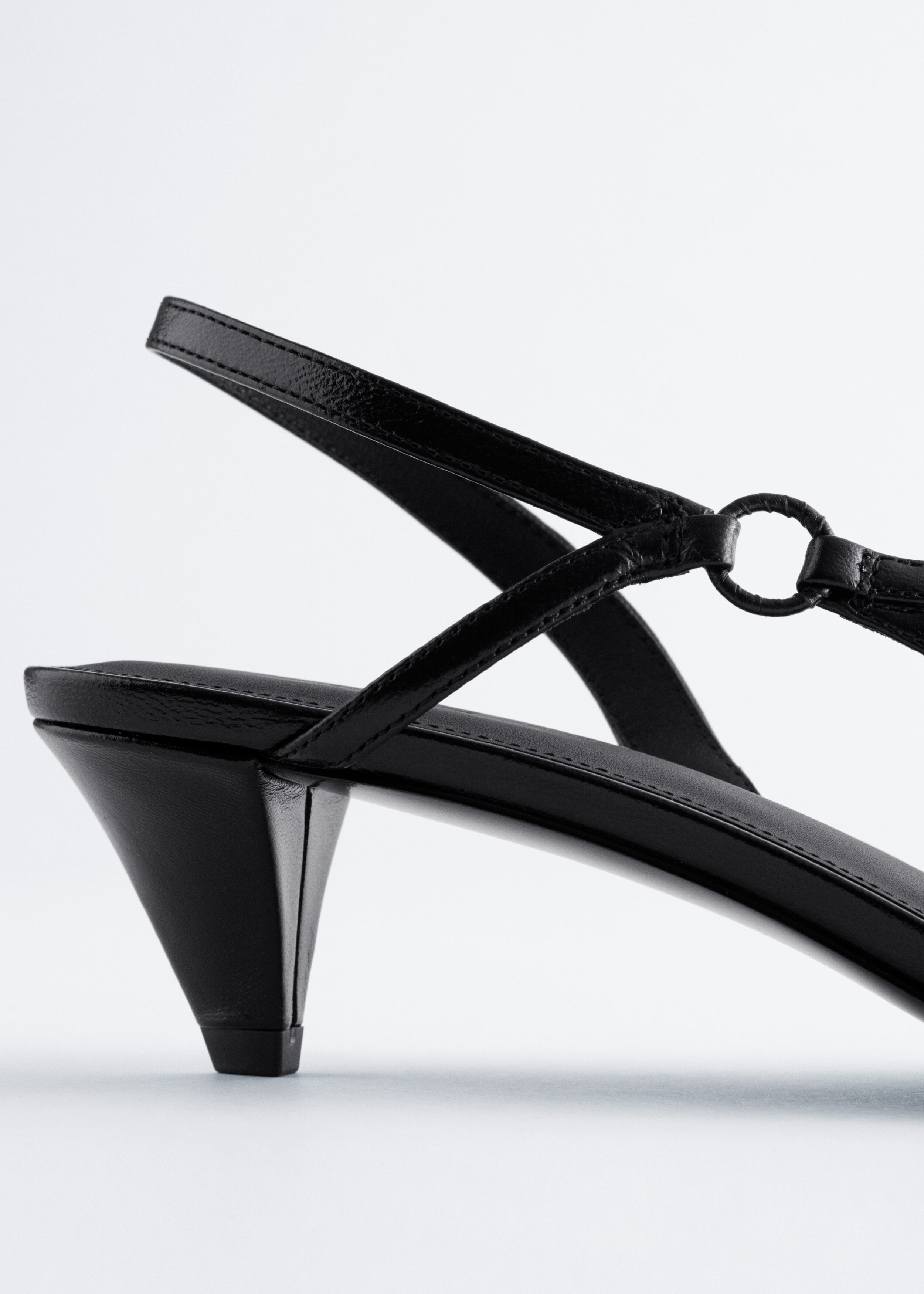 & Other Stories STRAPPY LEATHER SANDALS