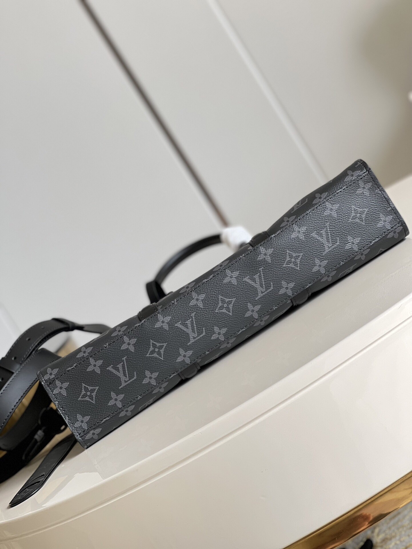 Louis Sac Plat Horizontal Zipp?? size: 39x30x7CM