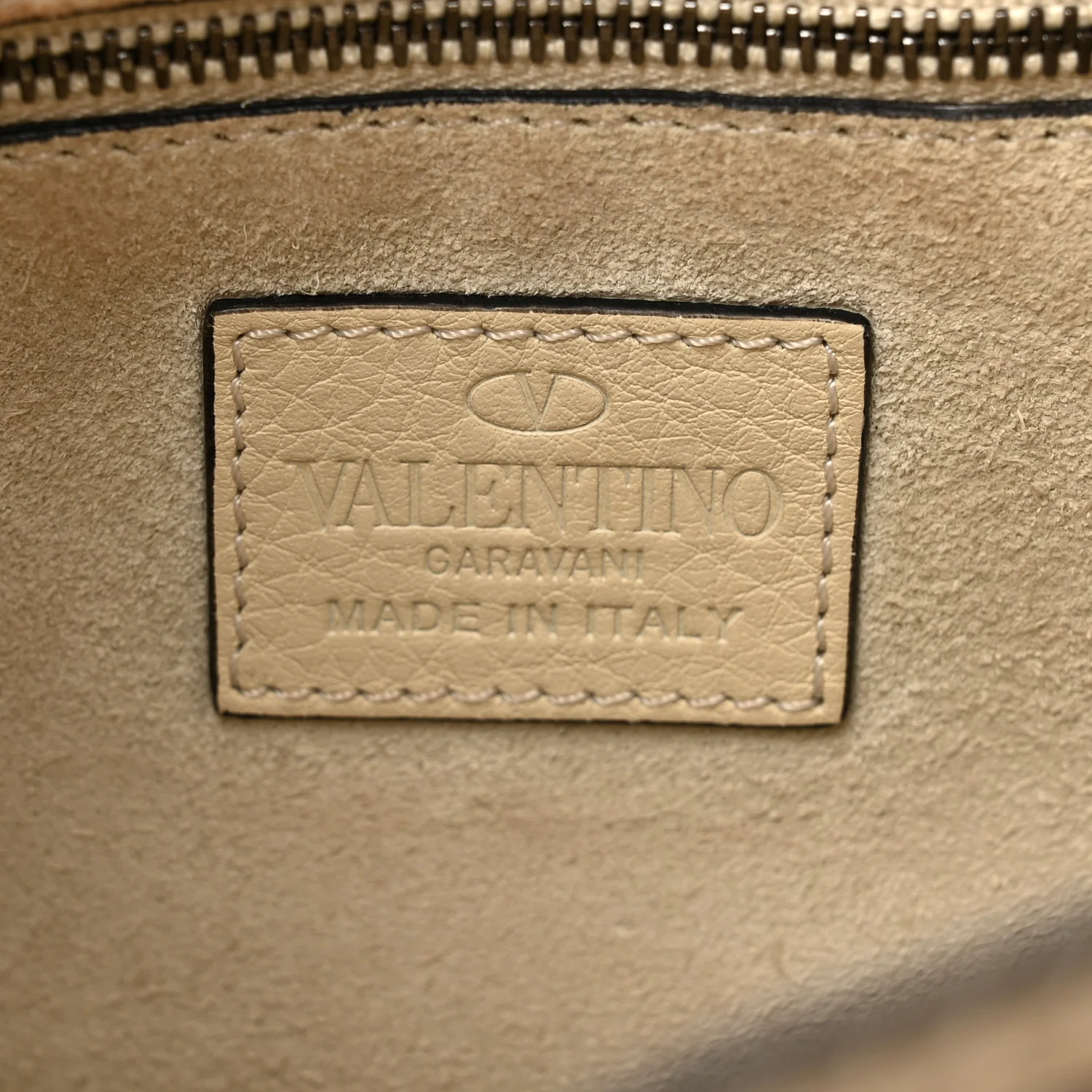 Grained Calfskin Rockstud Bucket Bag Ivory - Top Club