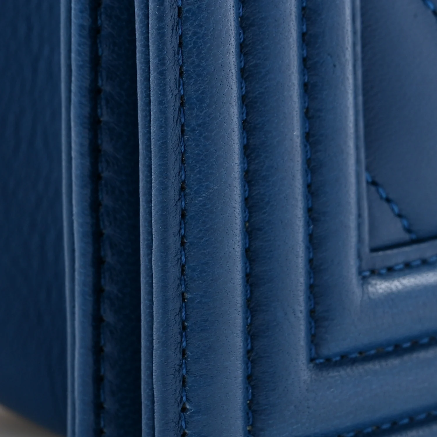 Lambskin Chevron Quilted New Medium Boy Flap Blue - Top Club