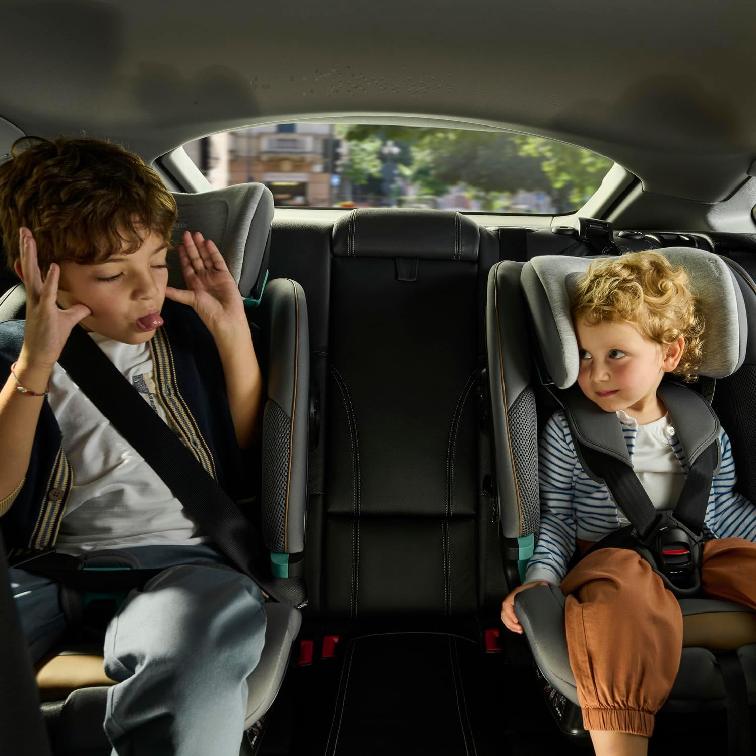 Chicco Seggiolino Auto Seat&Go I-Size, con Sistema Isofix, per Bambini di Altezza Compresa Tra 76 e 150 cm, Utilizzabile a Partire dai 15 Mesi, Imbottitura Extra, Riduttore incluso