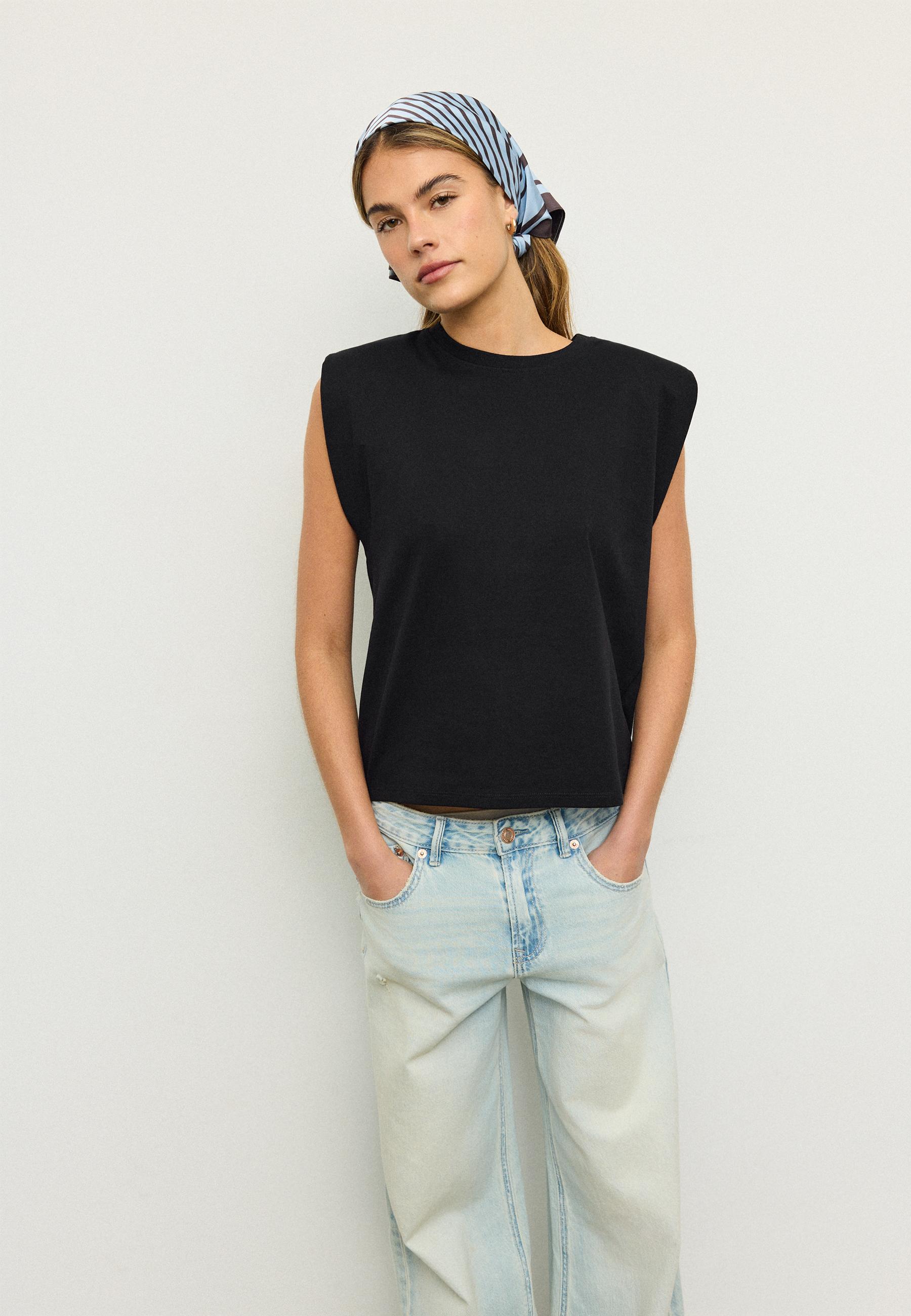 BASIC T-SHIRT WITH PADDED SHOULDERS