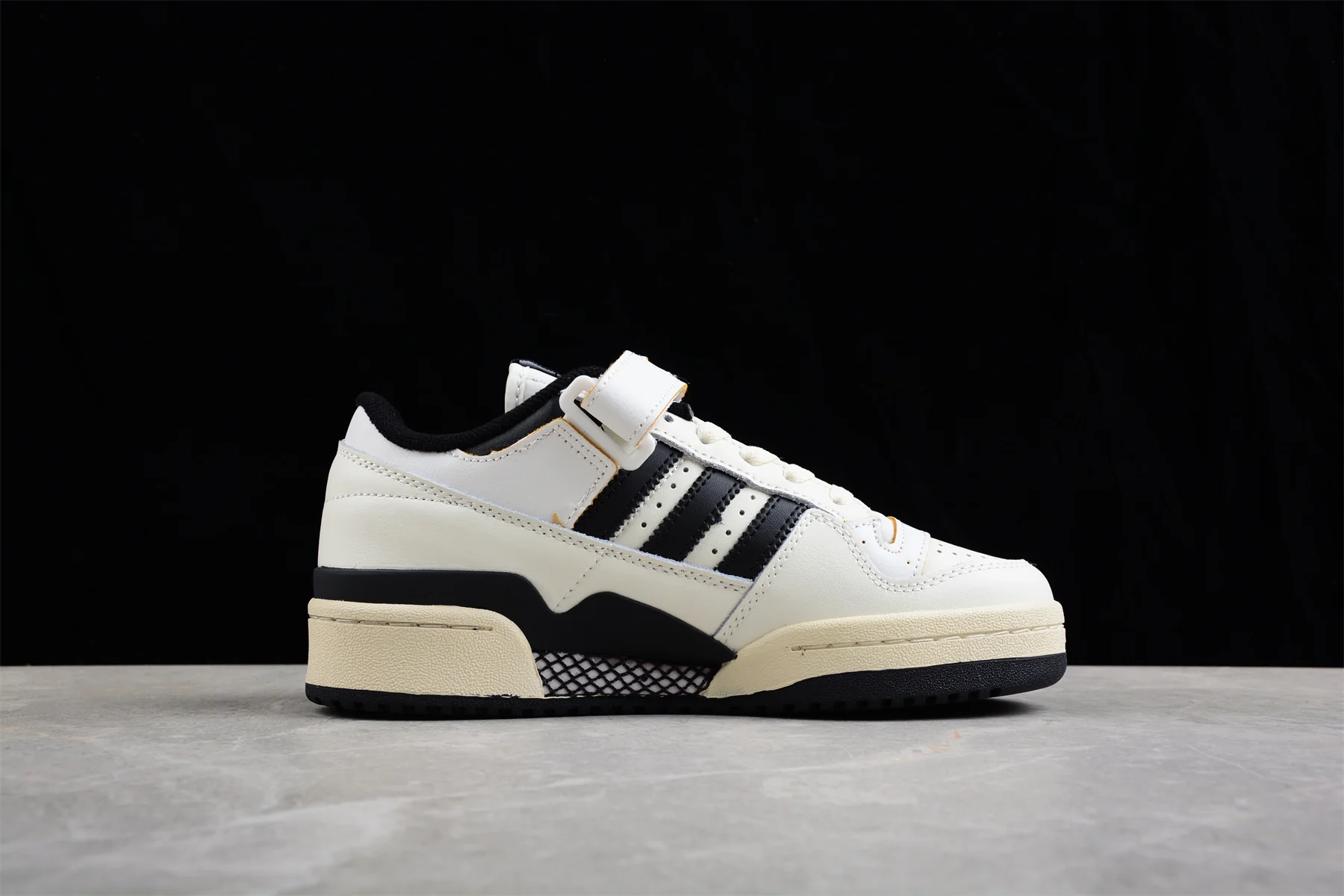 adidas Forum 84 Low in Off White/Core Black - Sneaker Replica Workshop