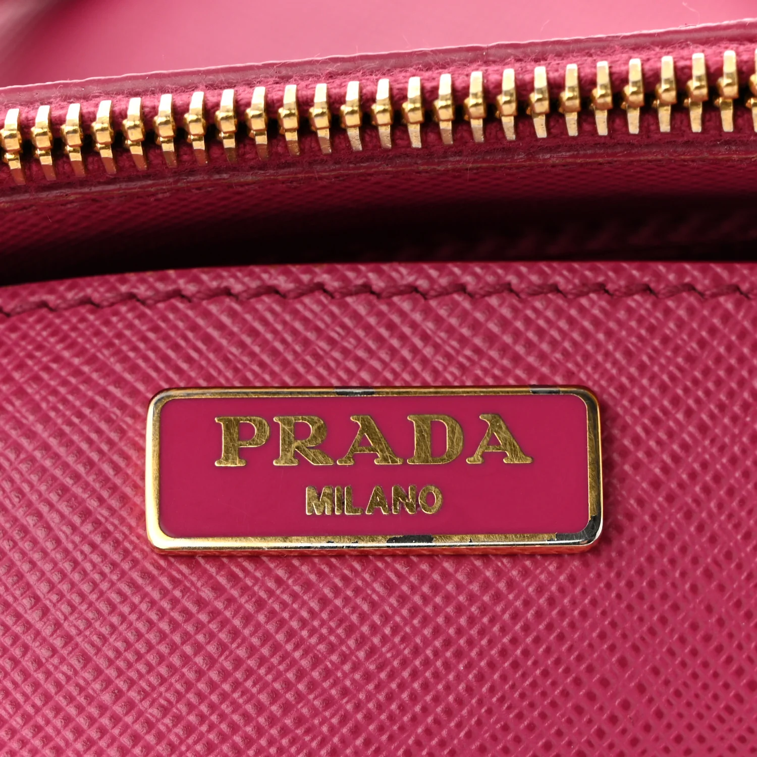 Saffiano Lux Micro Galleria Double Zip Tote Fuxia - Top Club
