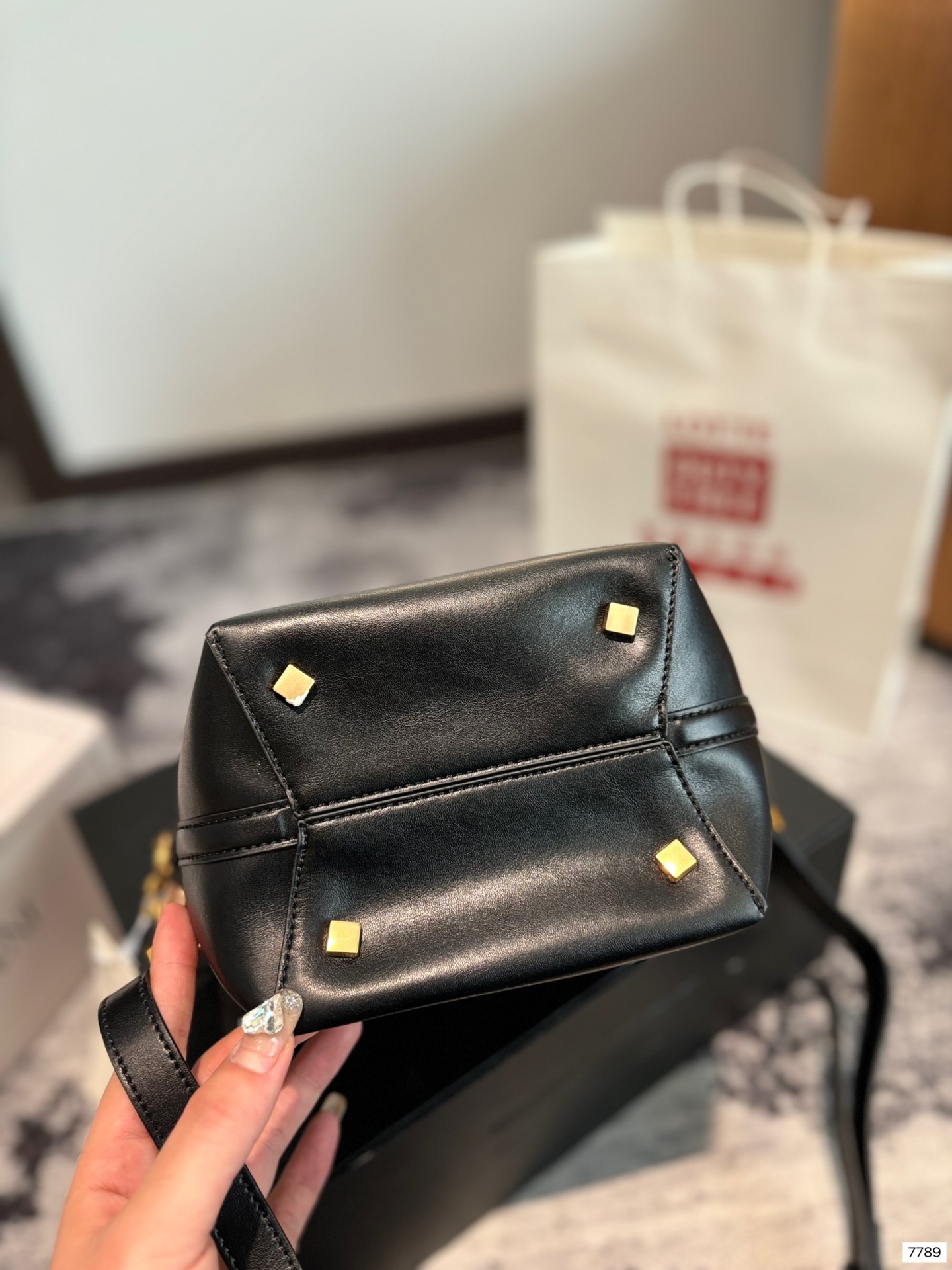 Y Le 37 Bucket small bag size: 16*19 cm - Top Club