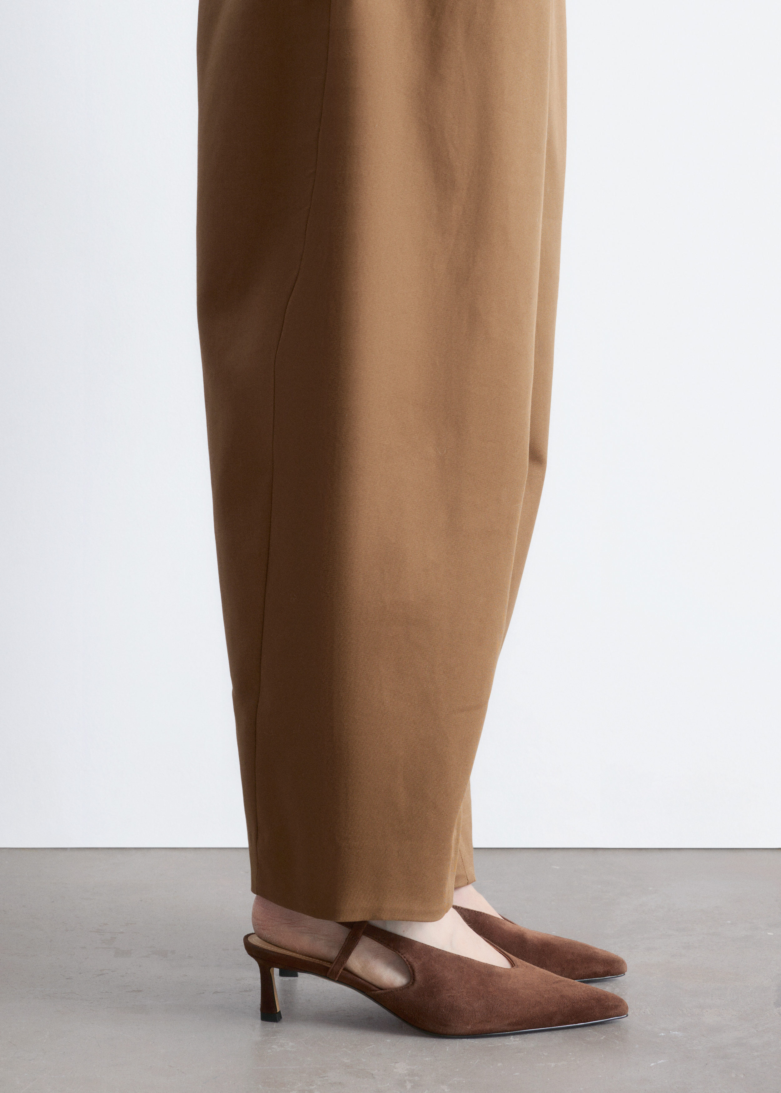 & Other Stories CLASSIC LEATHER SLINGBACK PUMPS