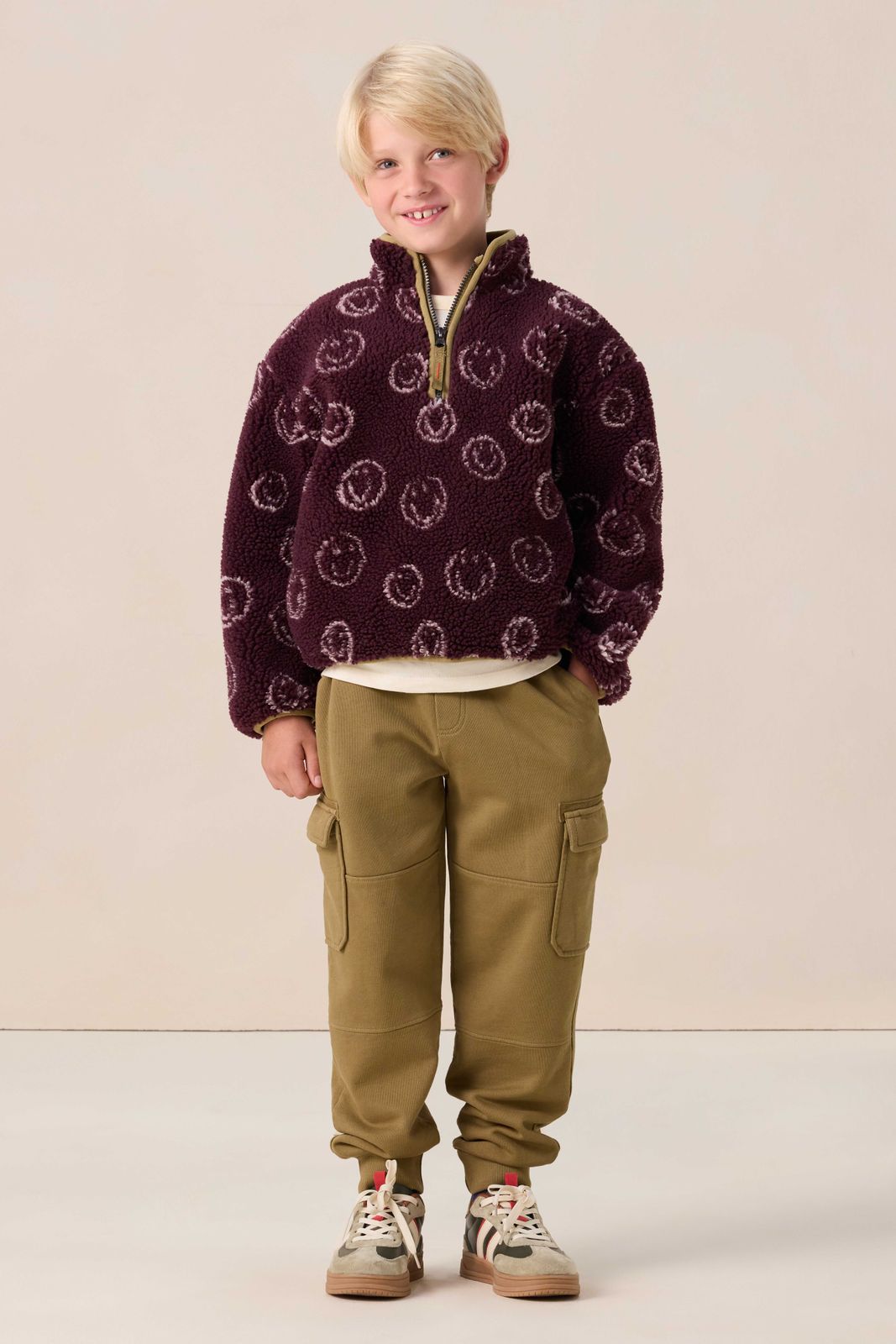Donkerrode teddy sweater met smileys