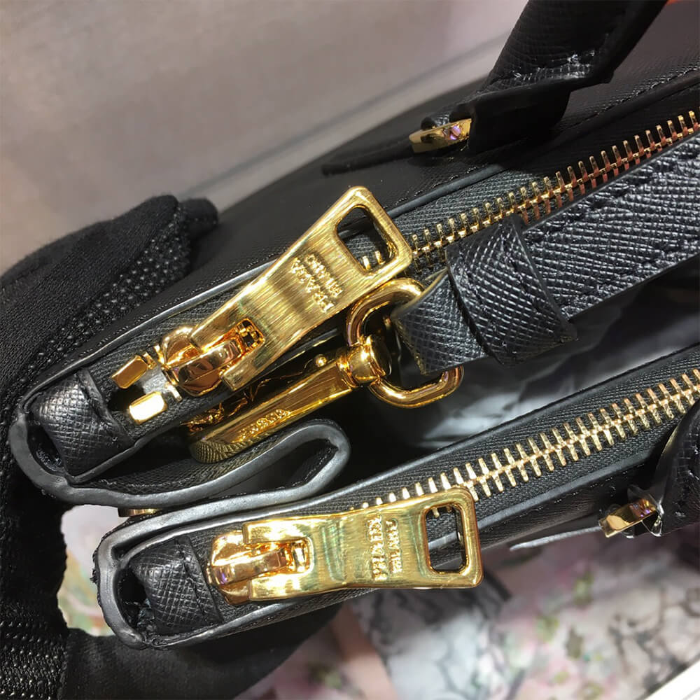 Prada Medium Prada Galleria Saffiano leather bag(HIGH-END GRADE) - Top Club