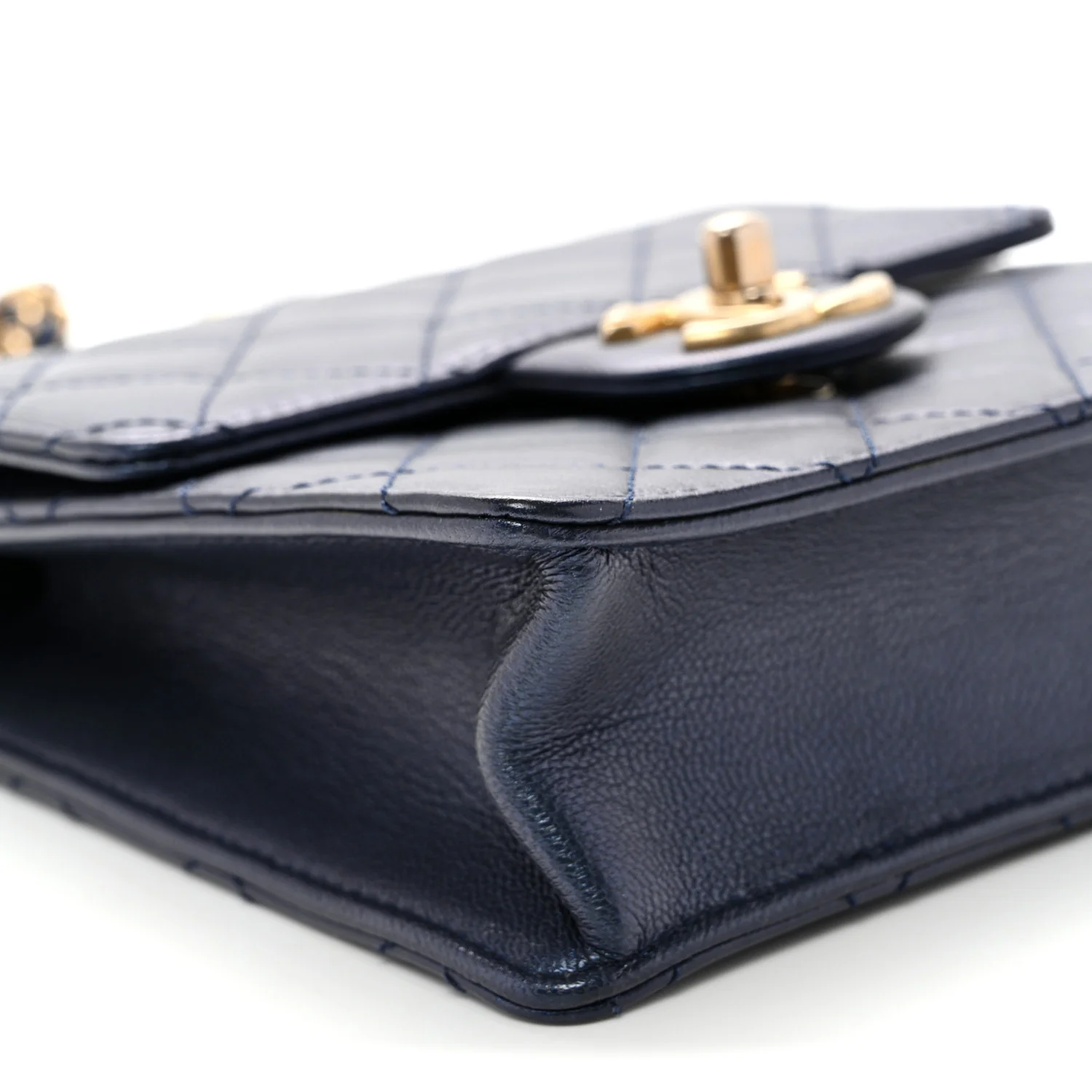 Iridescent Lambskin Quilted Chic Pearls Flap Navy Blue - Top Club