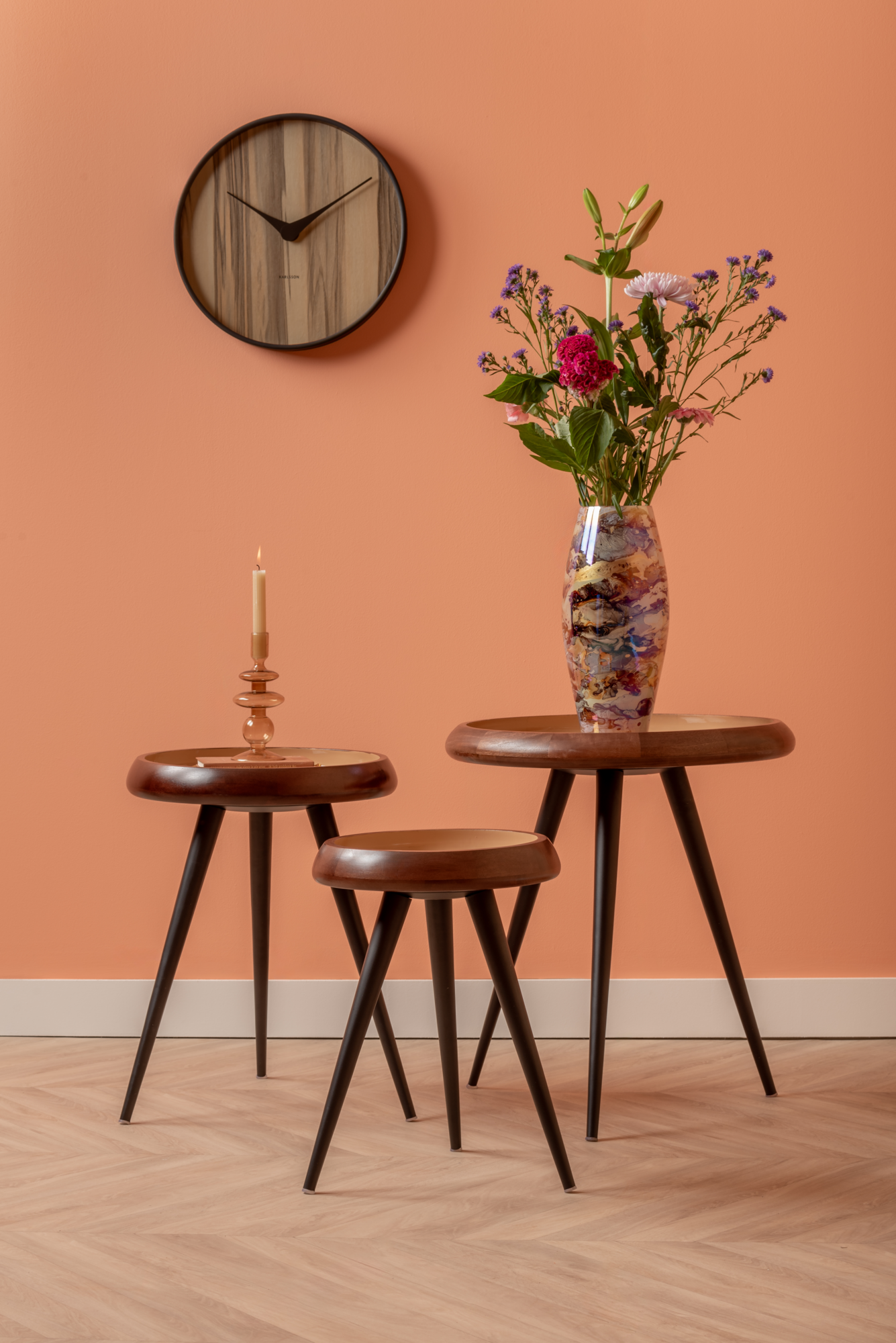 Table set Tripod warm walnut lacquer, ivory enamel