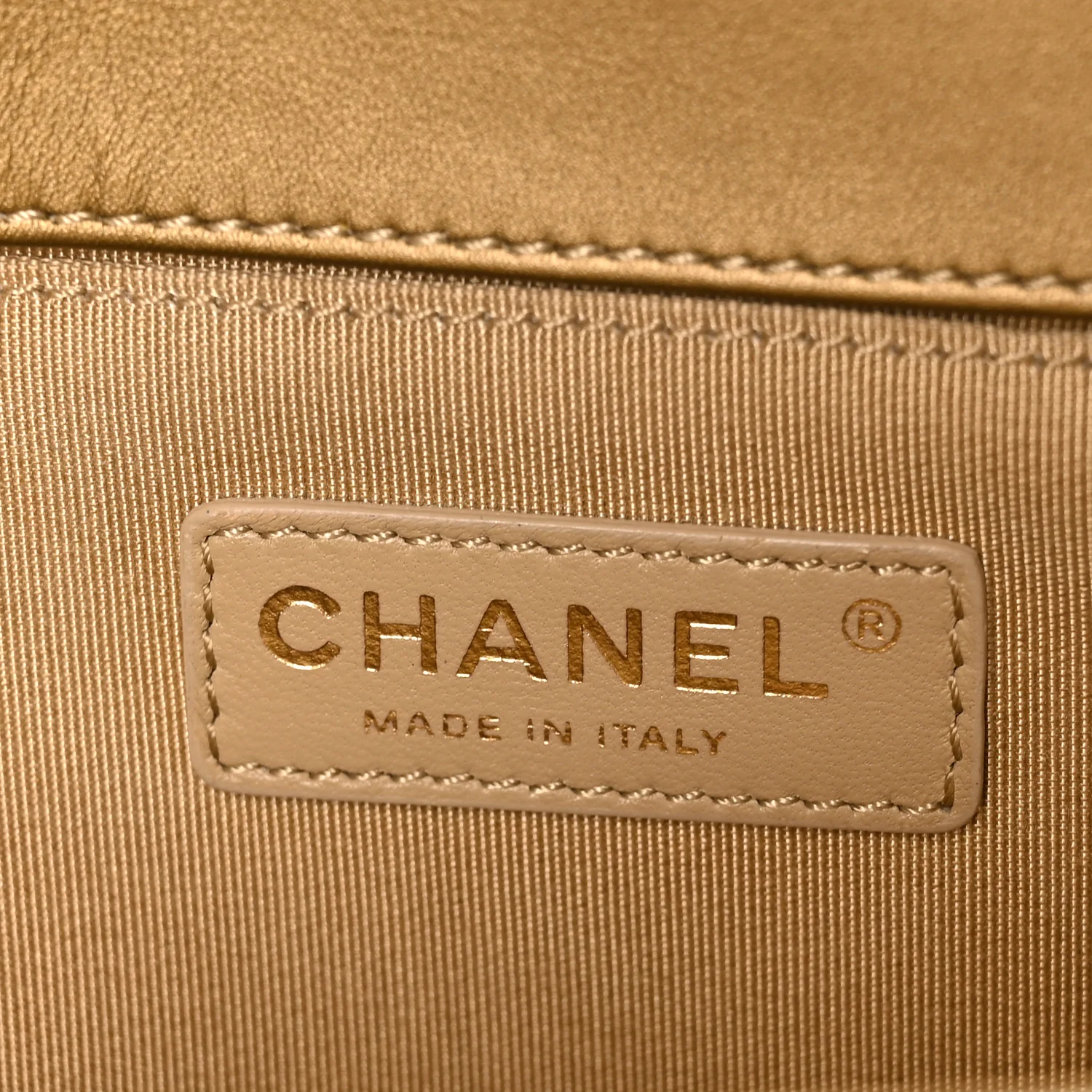 Metallic Patent Calfskin Quilted Medium Boy Flap Gold - Top Club