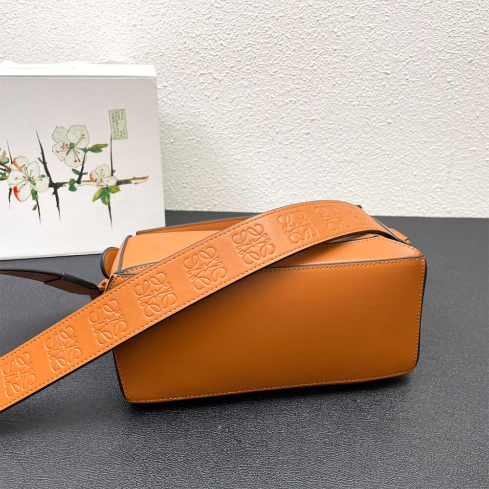 LOEWE Small Puzzle Bag - Top Club