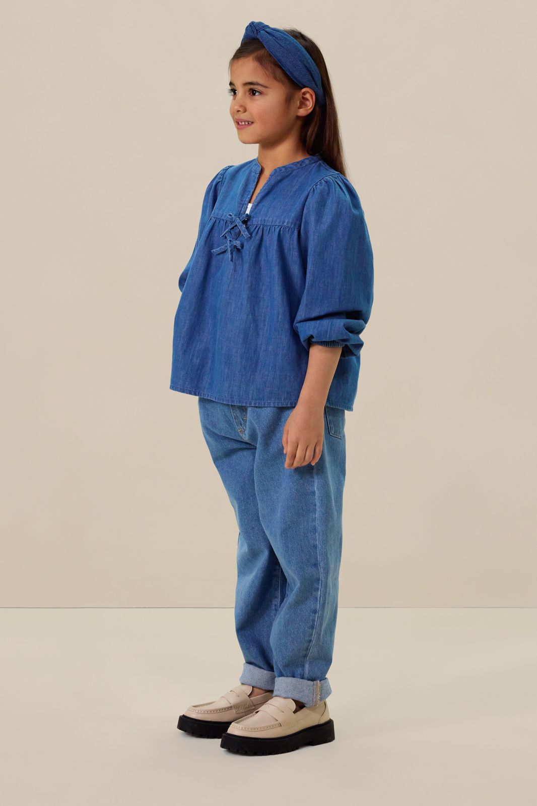 Blauwe denim blouse met strikjes