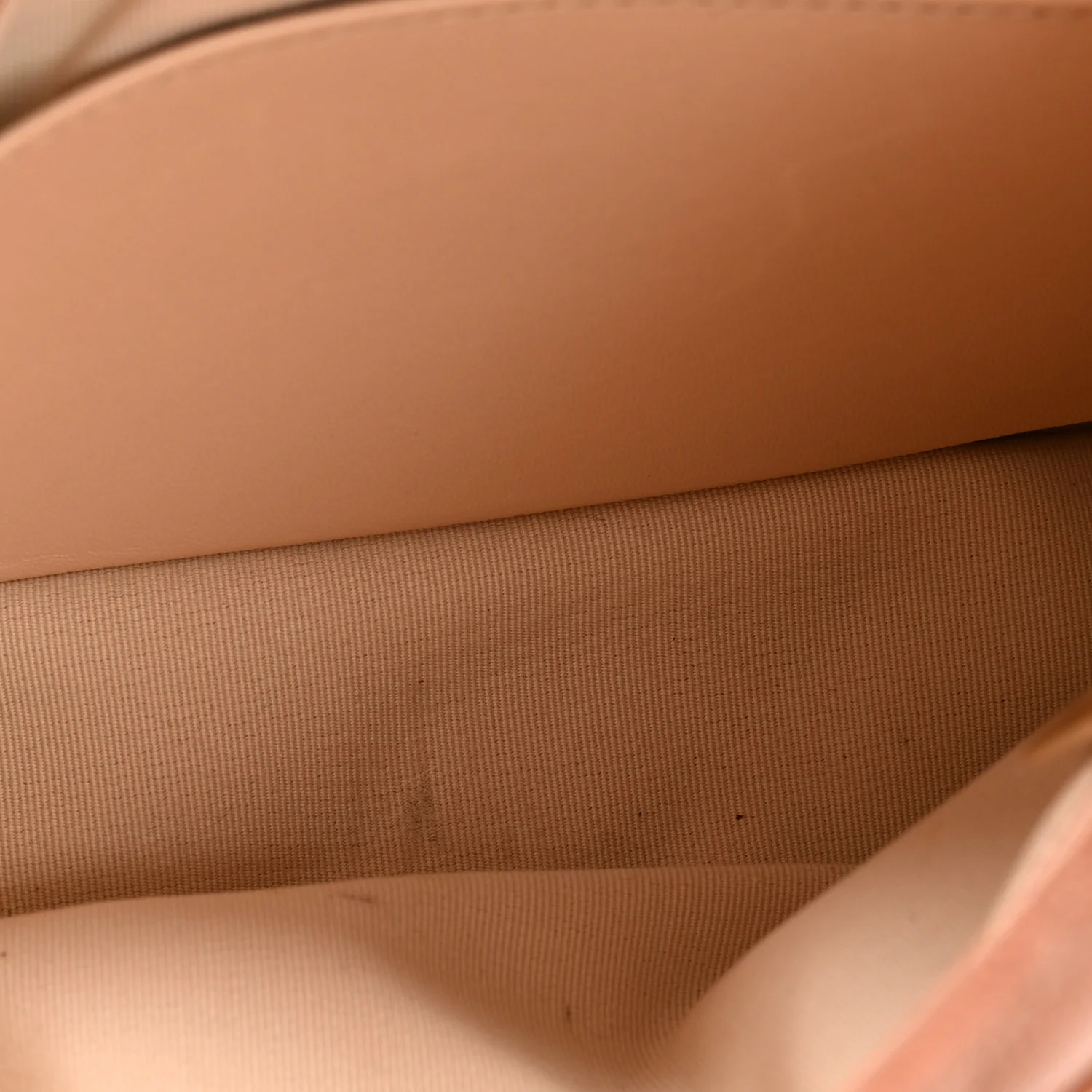 Caviar Quilted Wavy CC Hobo Beige - Top Club