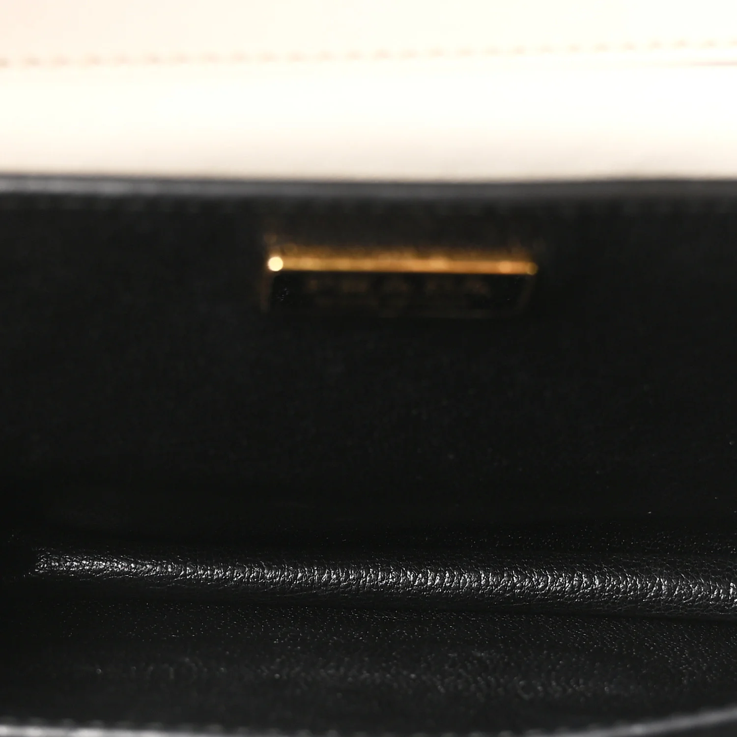 City Calf Saffiano Cahier Bag Talco Black - Top Club
