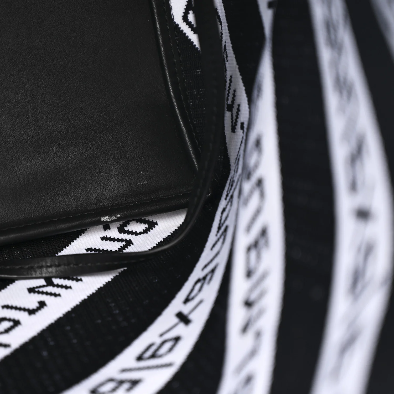 Knit Jacquard Diagonal Logo Roxy Tote White Black - Top Club
