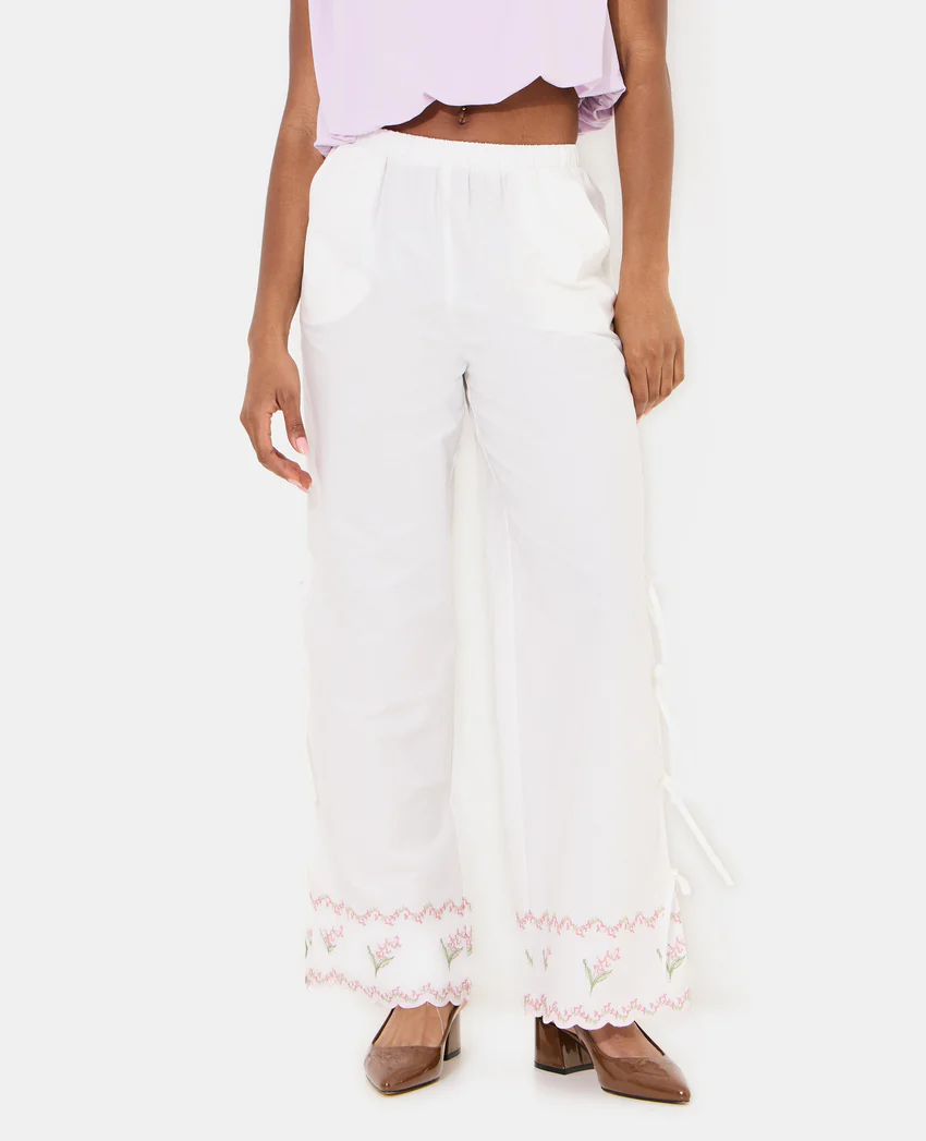 Pimkie Pantalon avec fleurs points de croix et nouettes
