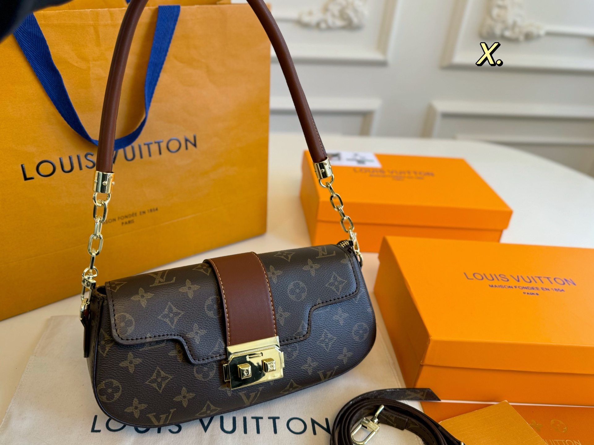 Louis new arrival hobo bag size: 26*13 cm