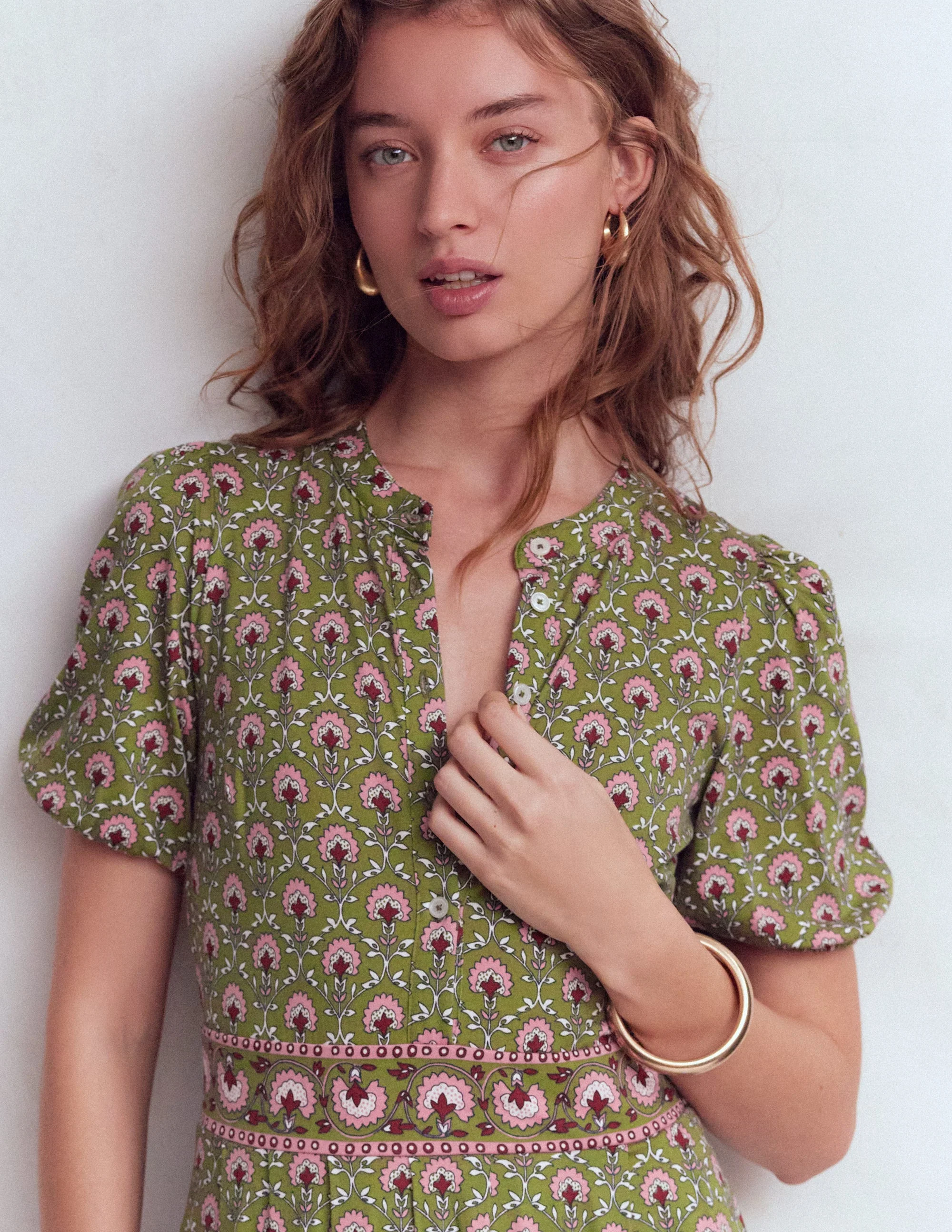 Amber Jersey-Midikleid mit Falten-Olivgrün, Blumengitter