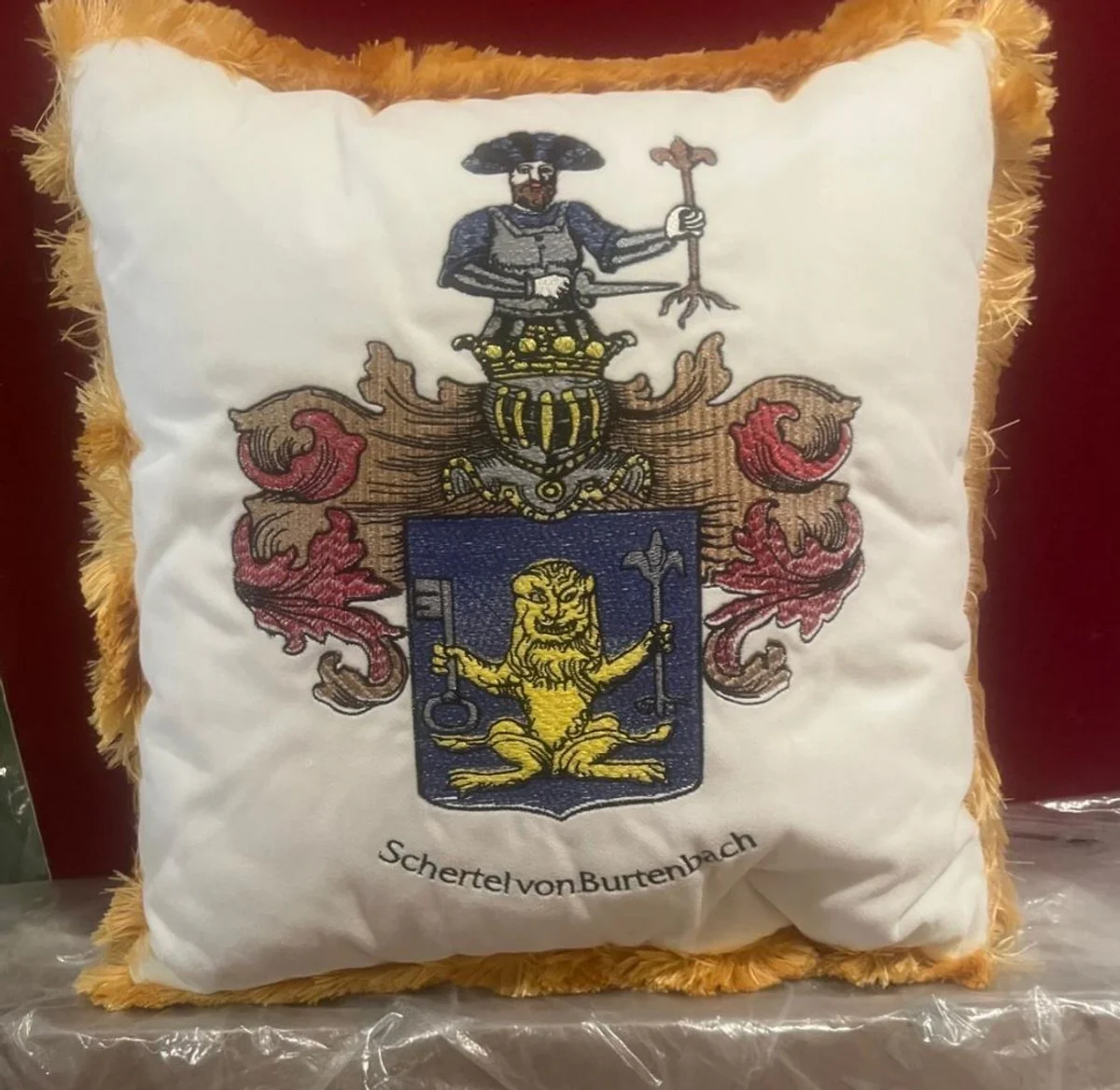 Luxury decorative cushion coat of arms Freiherr Schertel from Burtenbach white / gold 50 cm