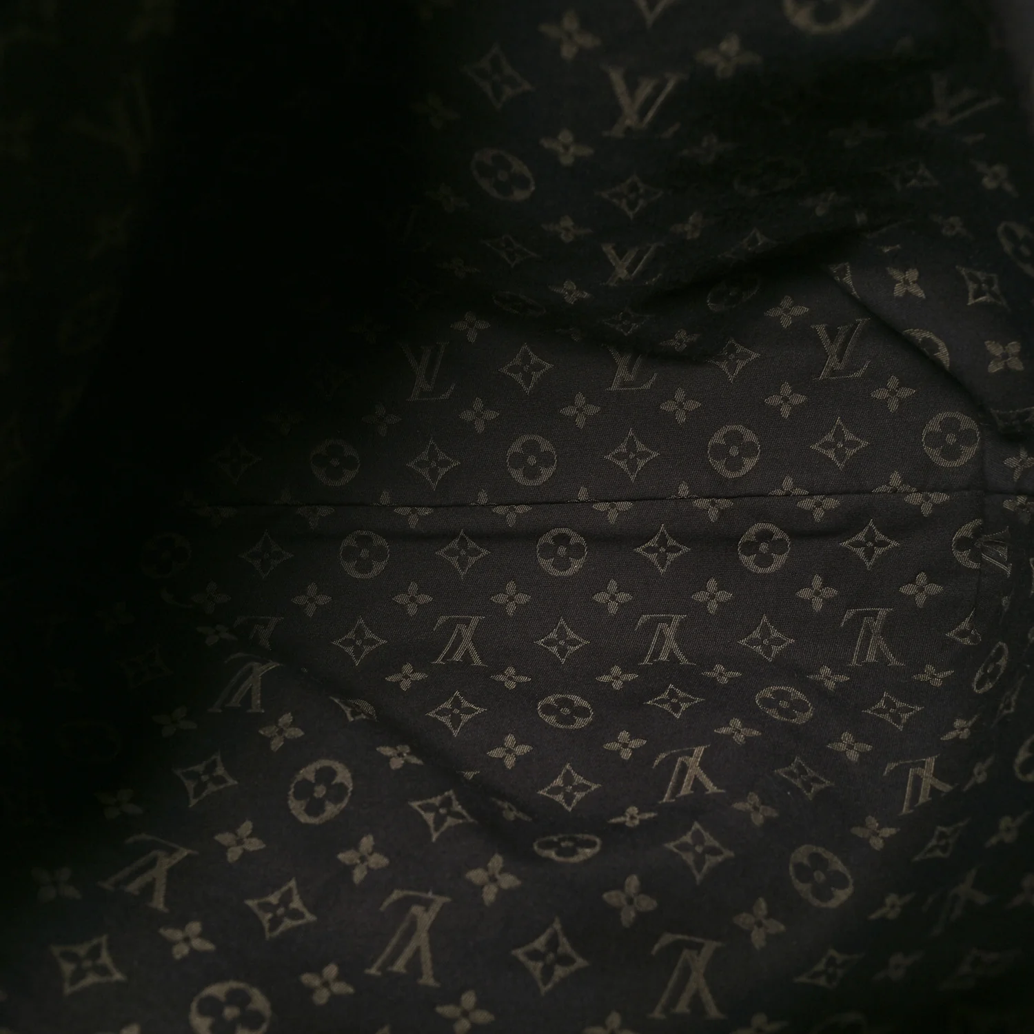 Calfskin Monogram Atlantis Vibe MM Black - Top Club