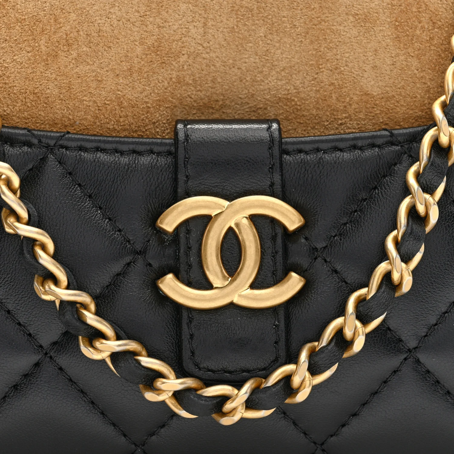 Suede Shiny Lambskin Quilted Phone Holder With Chain Black Beige - Top Club