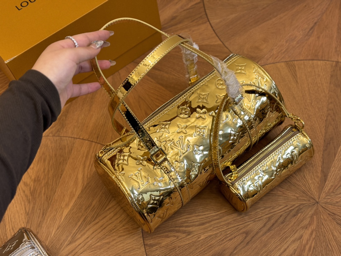 Louis new arrival men and women bag size : 30*15cm