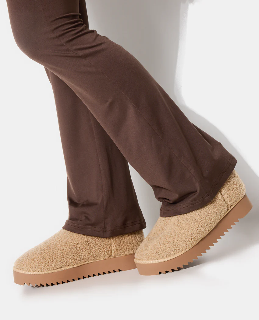 Pimkie Boots courtes en sherpa avec semelles crantées