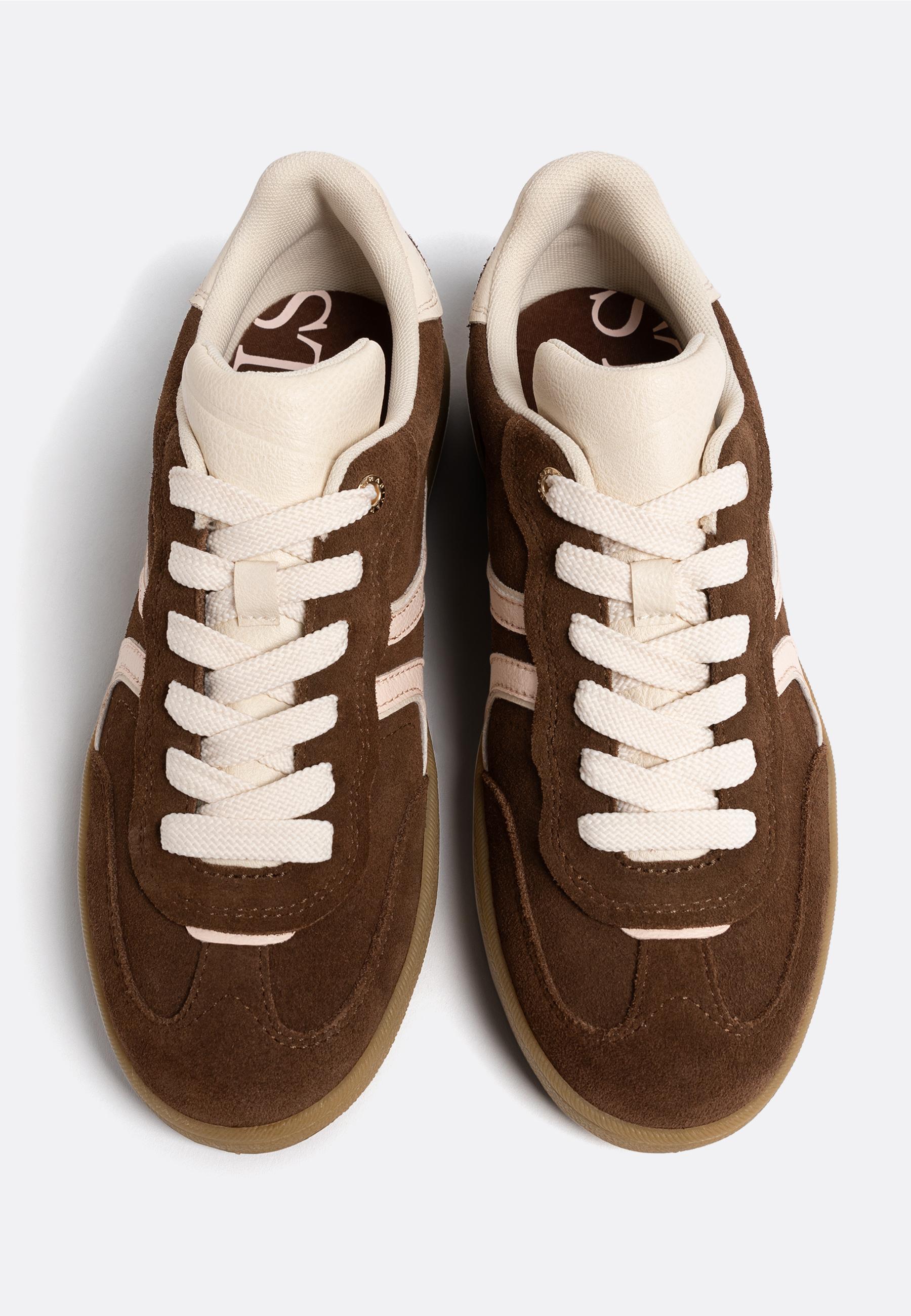 CASUAL LEATHER TRAINERS