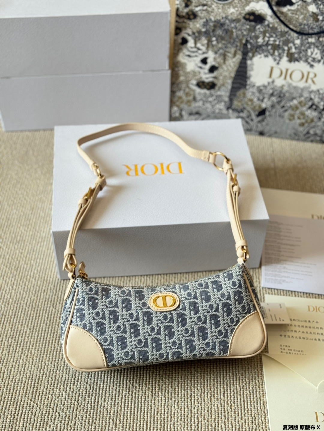 D new arrival Wanderlust hobo bag size: 26 cm - Top Club