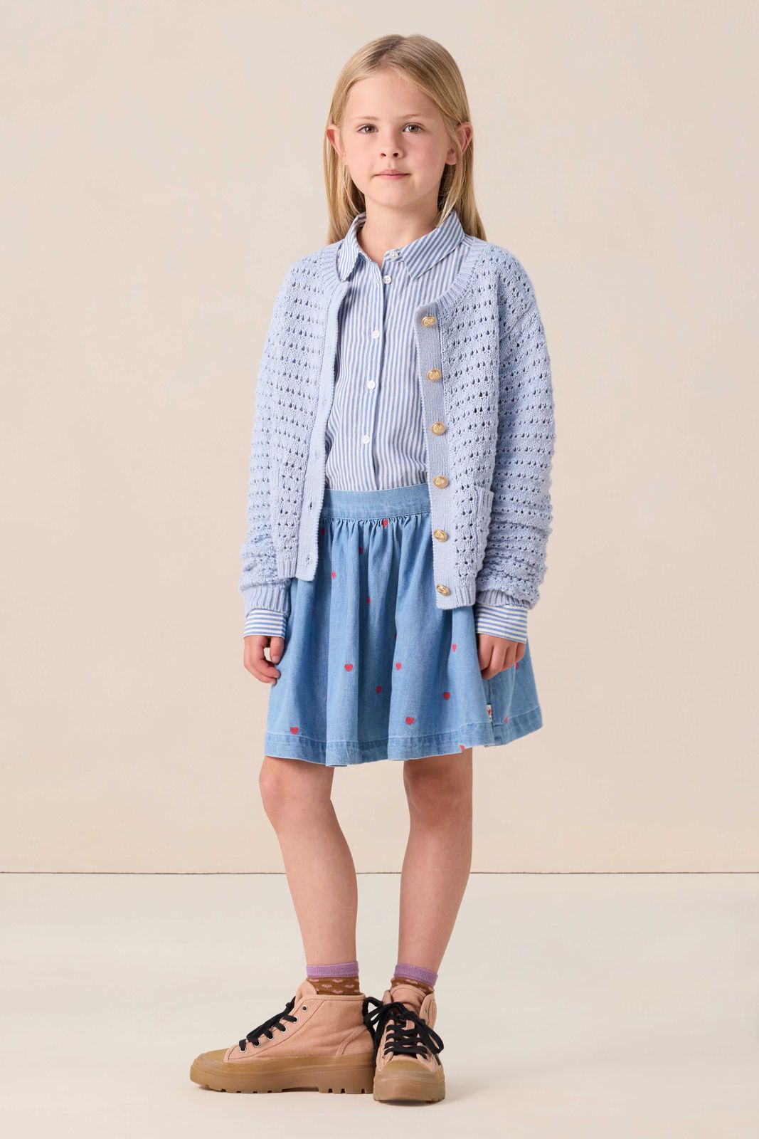 Lichtblauw gebreid vest