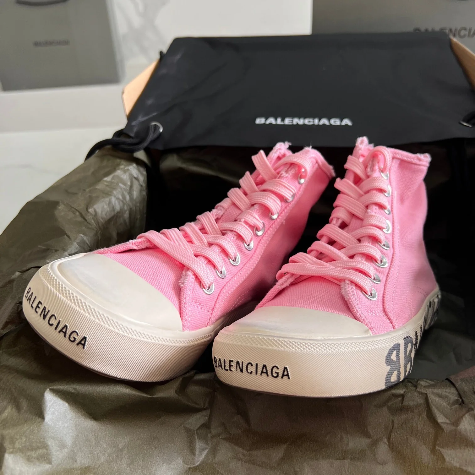 Balenciaga Pink High-Top Canvas Sneakers with Brand Logo Sole for Luxury Street Style - Sneaker Replica Workshop
