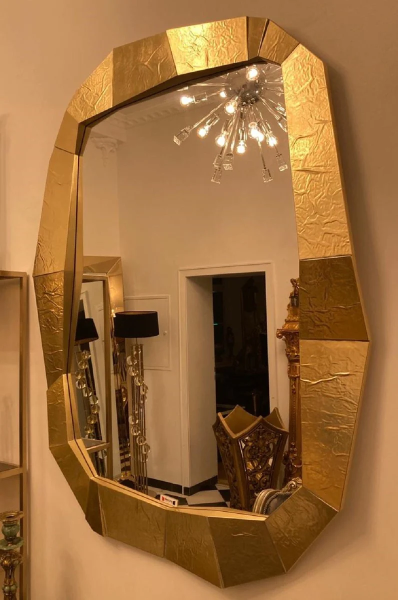 is a Europe-wide renowned producer and distributor of baroque furniture and luxury decorative items