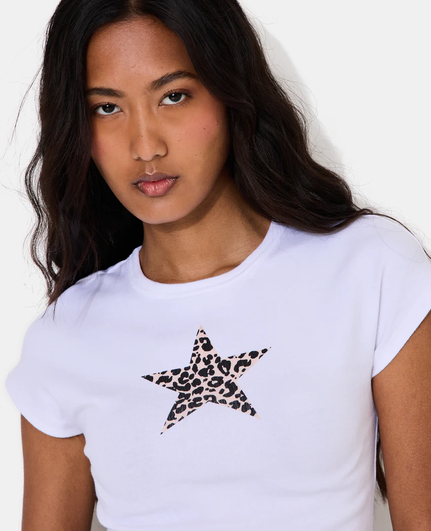 Pimkie T-shirt ajusté col rond avec étoile motif léopard