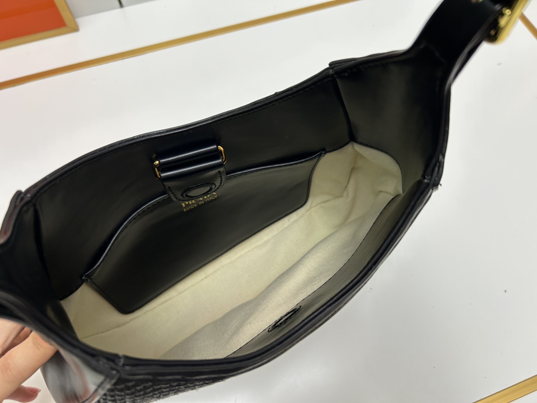 Pra new arrival women bag size : 28-22-5cm - Top Club
