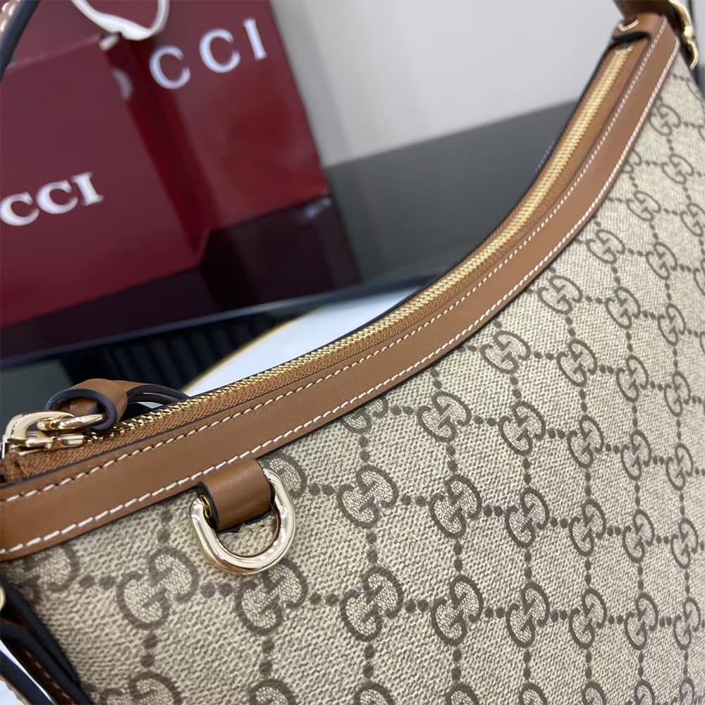 GG Emblem medium shoulder bag - Top Club