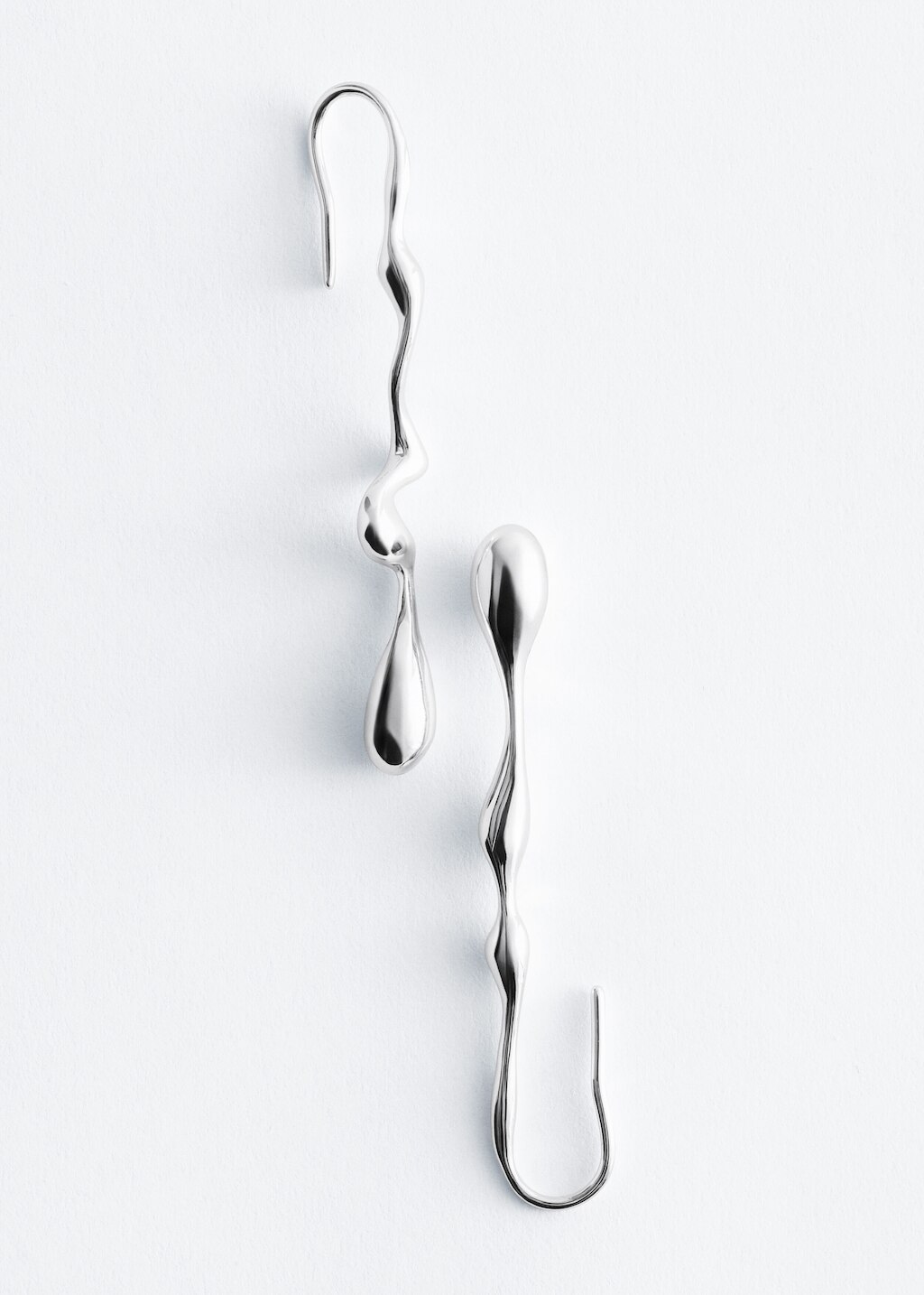 & Other Stories ELONGATED DROP EARRINGS