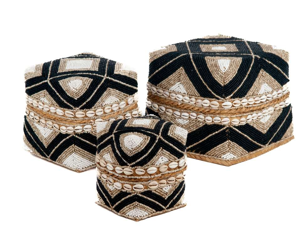 Offermanden kraaltjes schelpen - set van 3 zwart creme wit Set Offermanden Kraaltjes zwart/creme/wit