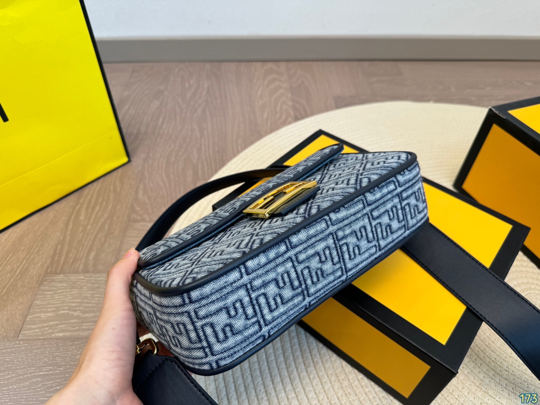 Fen new arrival bag size: 25 * 14 cm - Top Club