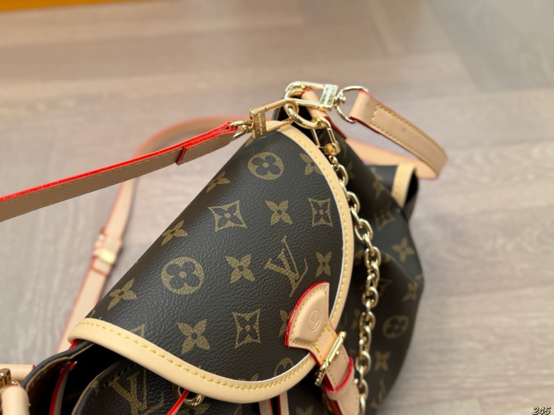 Louis new arrival vintage chain bag size: 31*22 cm - Top Club