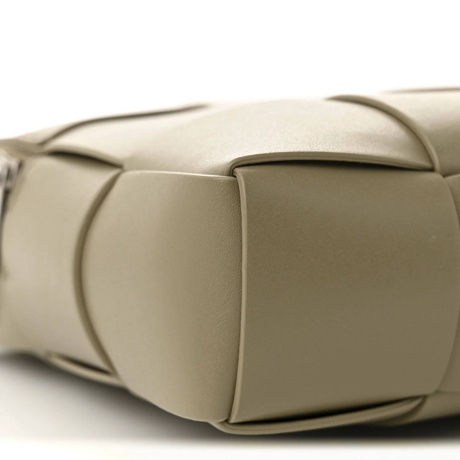 Lambskin Maxi Intrecciato Cassette Camera Bag Travertine - Top Club