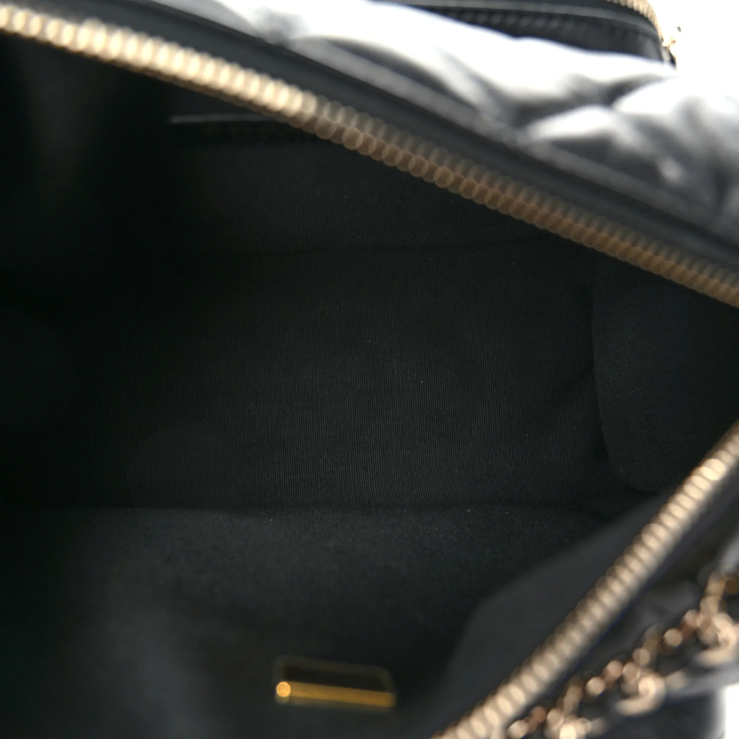 Shiny Crumpled Lambskin Quilted Medium Preppy Pocket Camera Case Black - Top Club