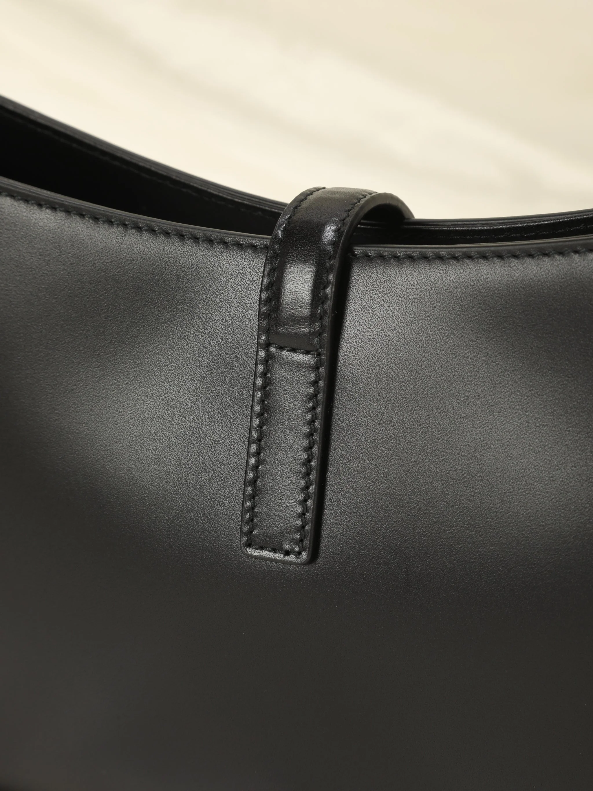 Saint Laurent Le 5 �� 7 Hobo Bag In Patent Leather - Black - Women - Top Club