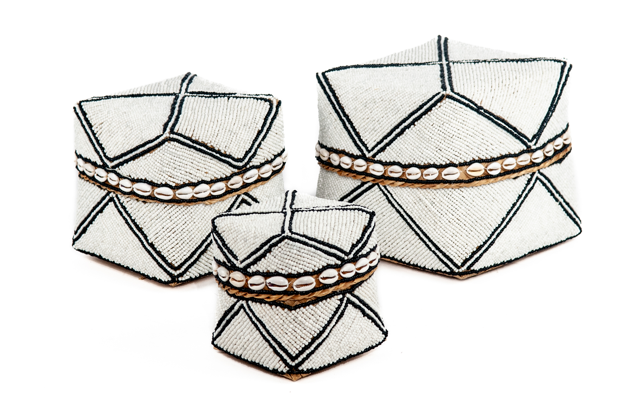 Offermanden kraaltjes / schelpen - set van 3 zwart wit Set Offermanden Kraaltjes / Schelpen wit/zwart