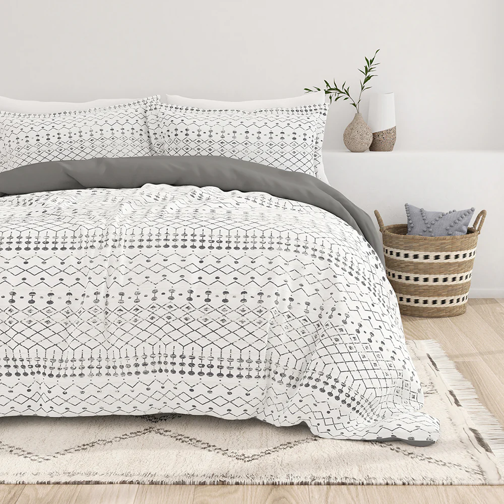 Etched Gate Pattern 3-Piece Reversible Duvet Cover Set (Sale)