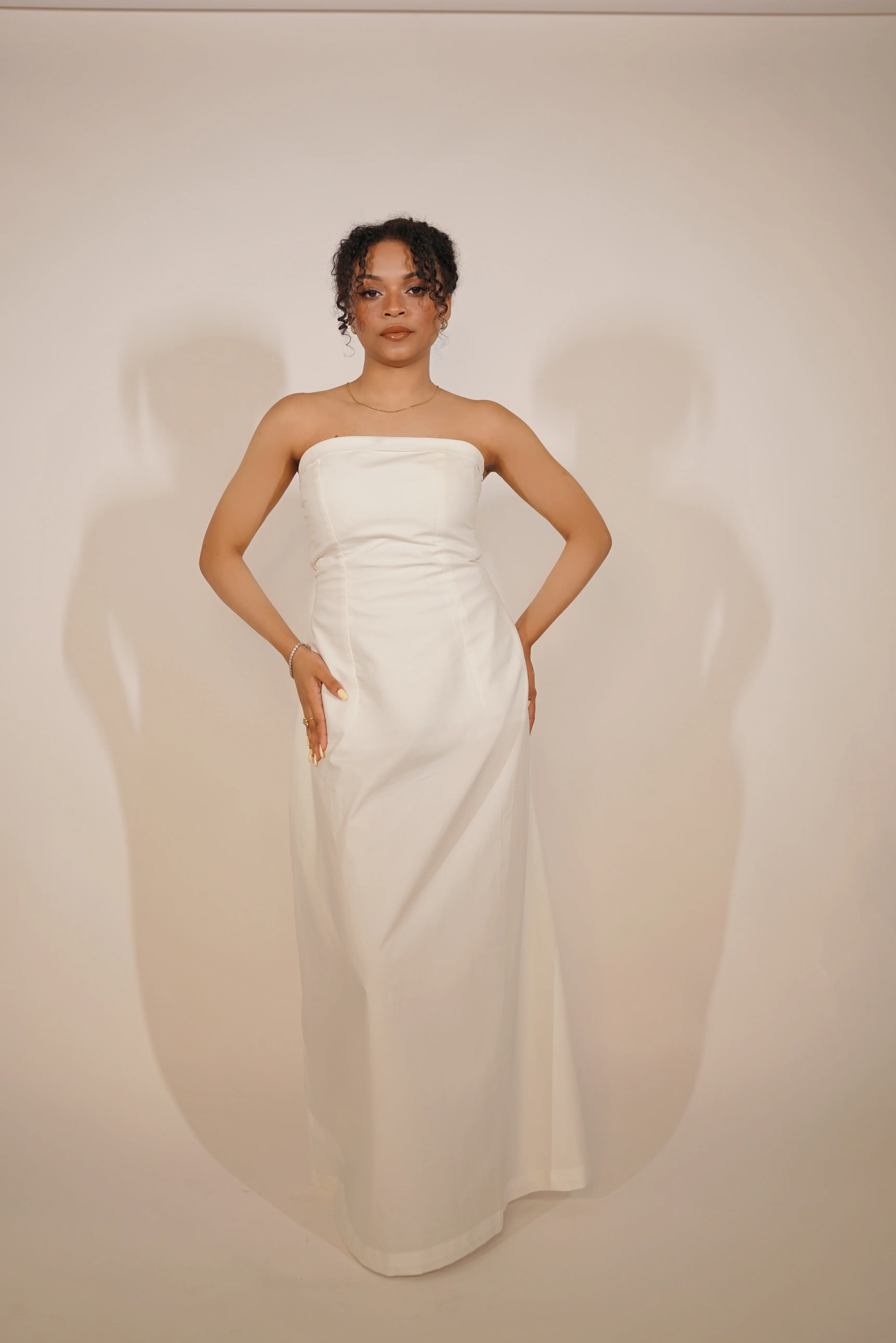 Sleek Strapless White Maxi - XYPARS