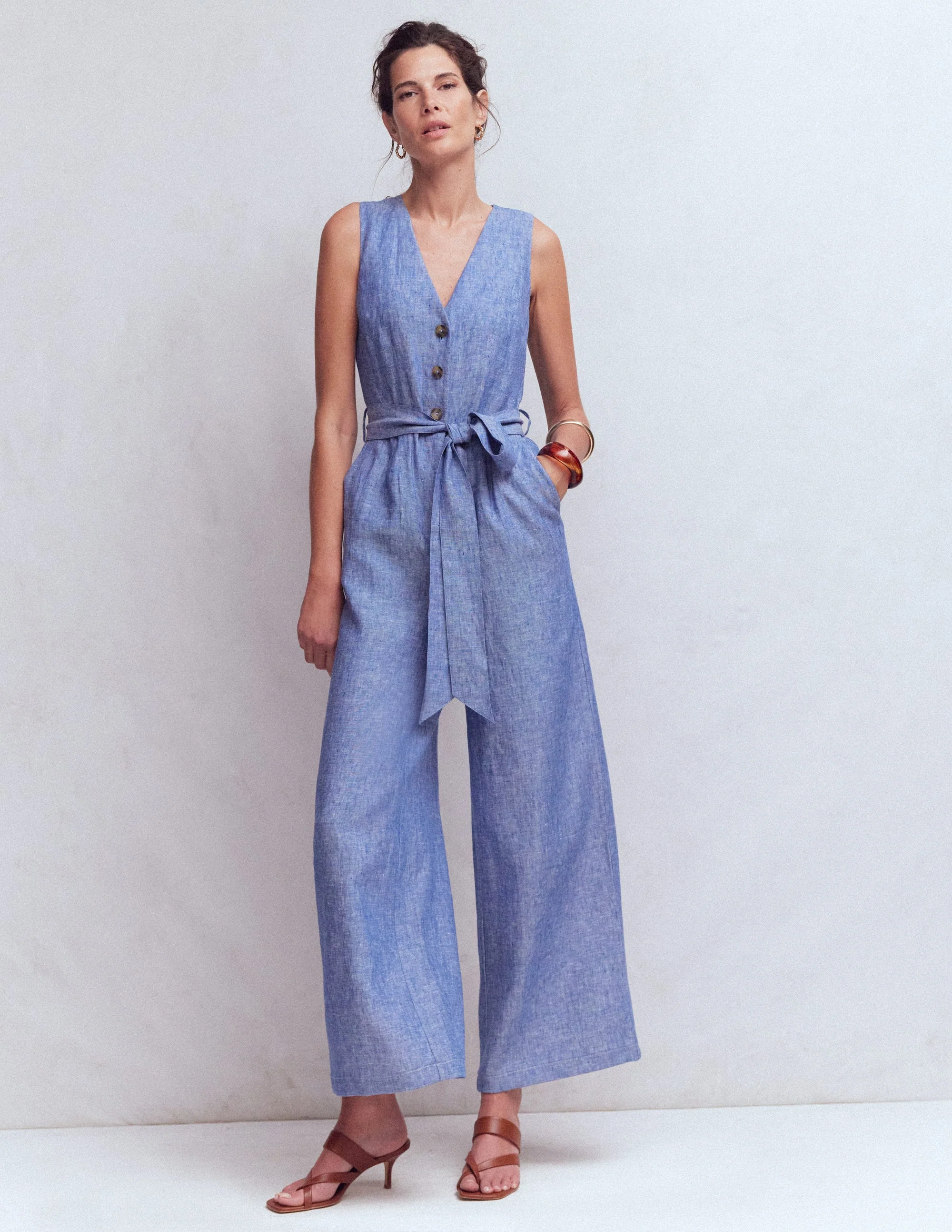 Laura Leinen-Jumpsuit mit V-Ausschnitt-Authentisches Blau, Faux-Uni