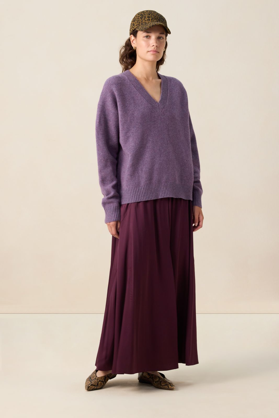 Paarse trui met V-hals